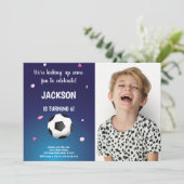 ブルー&ダークサッカー誕生日招待状と写真 招待状 (スタンド正面)
