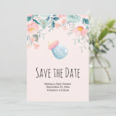 ブルー&ピンクベビーボトルとフラワー縁ど セーブザデート (スタンド正面)