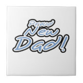 ブルー/ブラック文字誇りを持った新しいDadギフト タイル (正面)