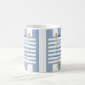 ブルー&ホワイトのストライプマグカップに祝福を コーヒーマグカップ (中央)