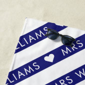 ブルー＆ホワイトのストライプ模様の花嫁ウェディング ビーチタオル (インサイチュ)