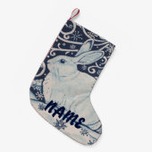 ブルー&ホワイトウサギのクリスマスストッキングパーソナライズ スモールクリスマスストッキング (正面 (吊り時))