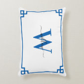 ブルー&ホワイトギリシャ鍵 モノグラムの アクセントクッション (正面(垂直))