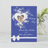 ブルー&ホワイトフラワーハート結婚ズフォト招待状 招待状 (スタンド正面)