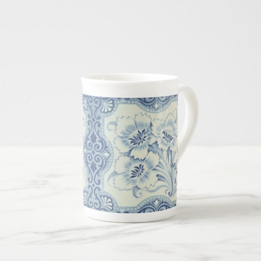 ブルー&ホワイトフローラビクトリアンマジョリカアンティーク ボーンチャイナマグカップ (正面右)