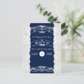 ブルー&ホワイトレースエレガントウェディングRSVPカード インビテーションポストカード (スタンド正面)