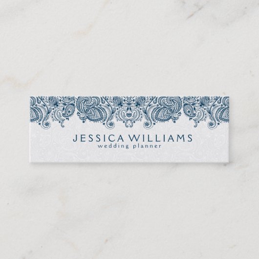 ブルー&ホワイトヴィンテージペイズリーレースウェディングプランナー スキニー名刺 (正面)