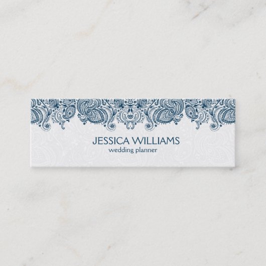 ブルー&ホワイトヴィンテージペイズリーレースウェディングプランナー スキニー名刺 (正面)