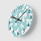 ブルー&ホワイト弓コケット ラウンド壁時計 (傾斜)