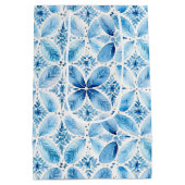 ブルー ホワイト バティック フラワーブライダルシャワー ミディアムペーパーバッグ (裏面)