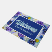 ブルー＆ホワイト フラワー パーソナライズ エントランス ウェルカム ドアマット (アングル)