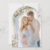 ブルー ボウ ベイビー イン ブルーム フラワール ボーイ アーチ ベイビー シャワー 招待状 (裏面)