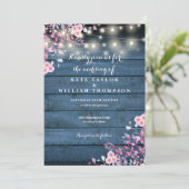 ブルー ラスティック ウッド ストリング ライト フローラル ウェディング 招待状 (スタンド正面)