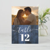 ブルー ラスティック バーン ウッド ボーホー フォト テーブル ナンバー 招待状 (スタンド正面)