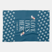 ブルー |愛はここに住む |カスタマイズスタイリッシュ可能 キッチンタオル (横)