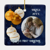 ブルー、金ゴールド&ホワイトグランドマス初めてのクリスマス セラミックオーナメント (裏面)