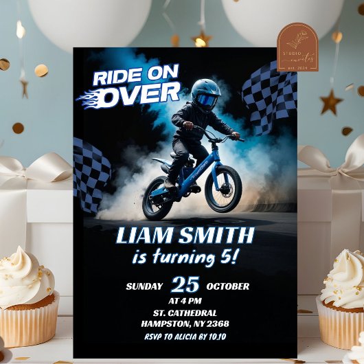 ブルーBMXレーシング自転車 誕生日おめでとう ボーイ 招待状