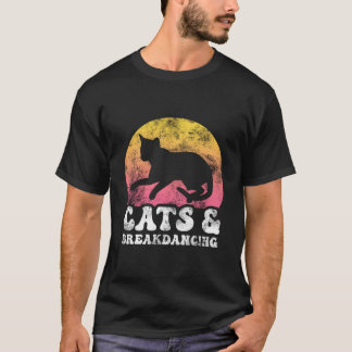 ブレイキンに興じるネコたち Tシャツ