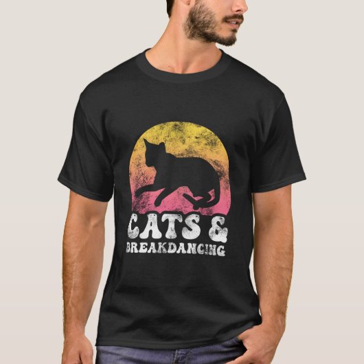 ブレイキンに興じるネコたち Tシャツ (正面)