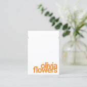 ブレスレモダンットネックレスはっきりしたオレンジフォントビジネス 名刺 (スタンド正面)