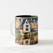 ブレターニュ、コートダーマー、ディーナン。フランス。 ツートーンマグカップ (正面左)