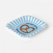 ブレッドノットプレッツェルオンオクトーバーフェストブルー&ホワイト ペーパープレート (傾斜あり)