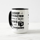 ブレンダ・K・デイビスの本とドラゴンに気を取られる マグカップ (正面左)