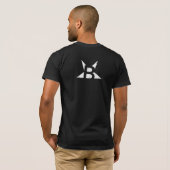 ブレースクラシックの前面と背面 – 黒の白い文字 Tシャツ (裏面フル)