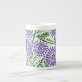 ブロックプリントラベンダーグリーン及び白フローラデザイン ボーンチャイナマグカップ (正面)