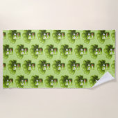 ブロッコリーおもしろいグリーンビーガンベジタリアン ビーチタオル (正面)