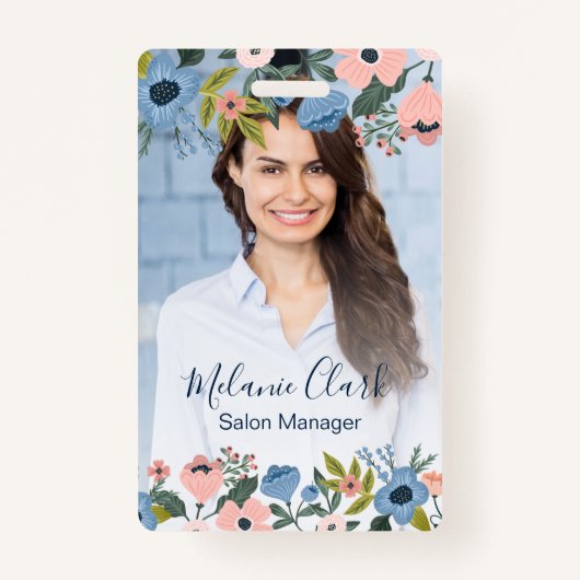 ブロッサムかわいらしピンクとブルーのフローラフレームの写真ID バッジ (正面)