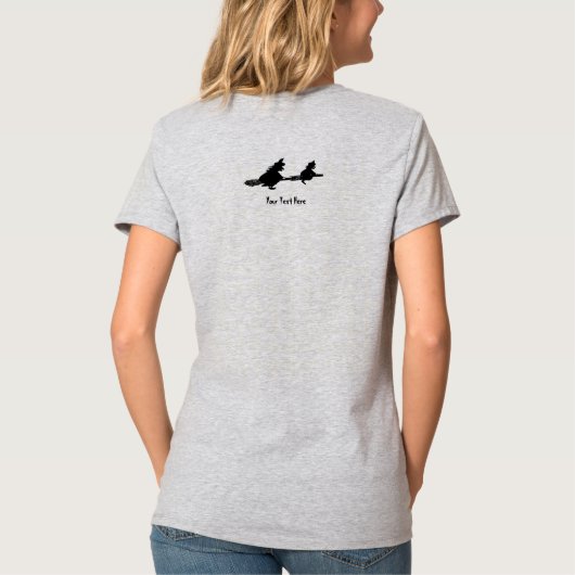 ブロム飛んでいるスティックの不気味な魔女ハロウィーン Tシャツ (裏面)