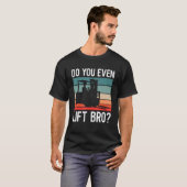 ブロリフトの達人、レトロフォークリフトの運転手 Tシャツ (正面フル)