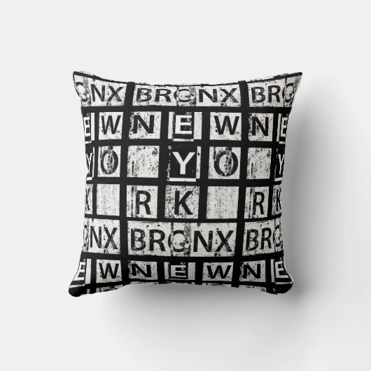 ブロンクスニューヨーク|のグランジなタイポグラフィ クッション (裏面)
