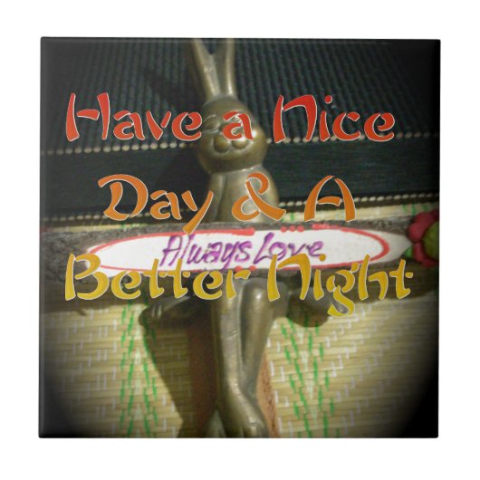 ブロンズのウサギの彫刻(引用文付感動的) タイル (正面)