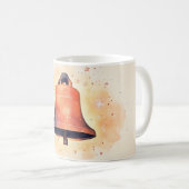 ブロンズまたは銅の鐘とその周りの輝く星 コーヒーマグカップ (正面右)