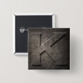 ブロンズ黒金属Kモノグラム正方形ボタン 缶バッジ (正面&裏面)