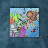 ブロンドかわいらしマーメイド真珠の海のピンクの尾 スクエア壁時計