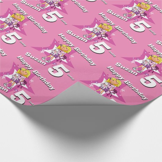 ブロンドの女の子ピンクパーソナライズされたク5th誕生日ラップ ラッピングペーパー (角)