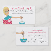 ブロンドの女性の料理のベーキングの割れる卵 名刺 (正面/裏面)