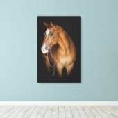 ブロンドの女性は及び-カスタマイズ可能なキャンバスのプリントを壊しました キャンバスプリント (インサイチュ (ウッドフロア))