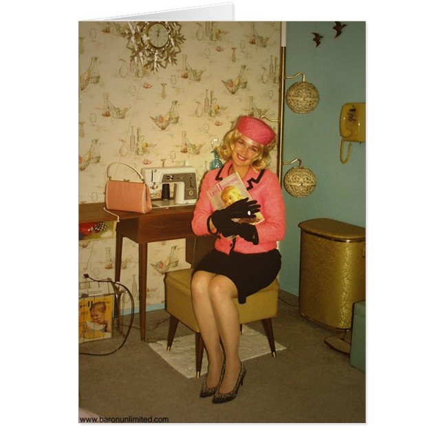 ブロンドの女性は縫いますカッコいいをあります (正面)