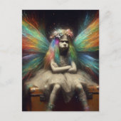 ブロンドの妖精でヴィンテージ・スーツケースに対する態度を示す ポストカード (正面)