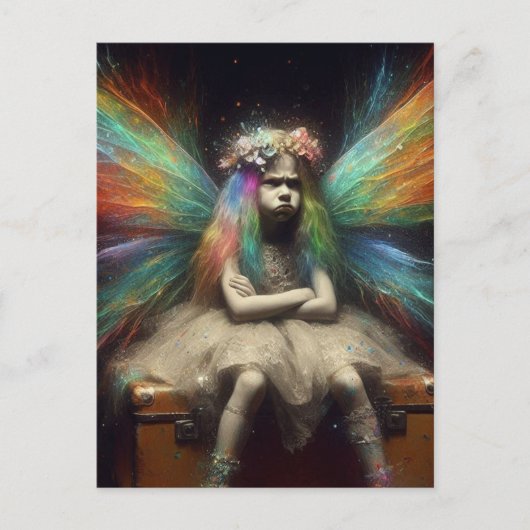 ブロンドの妖精でヴィンテージ・スーツケースに対する態度を示す ポストカード (正面)