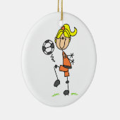 ブロンドの棒の姿のサッカーの選手の女の子のギフト セラミックオーナメント (右)