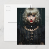 ブロンドの髪の黒いドレスとチェーンを持つ女性 ポストカード (正面/裏面)