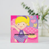 ブロンドガールスランバーパーティー誕生日招待状 招待状 (スタンド正面)