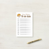 ブロンド少年のリストをする ポストイット (デスク上)