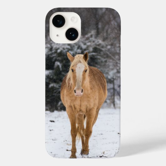 ブロンド馬の雪のiPhoneケース内の歩く Case-Mate iPhoneケース (裏面)