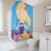 ブロンド髪のマーメイドインザアンダーシー海 シャワーカーテン (インサイチュ)